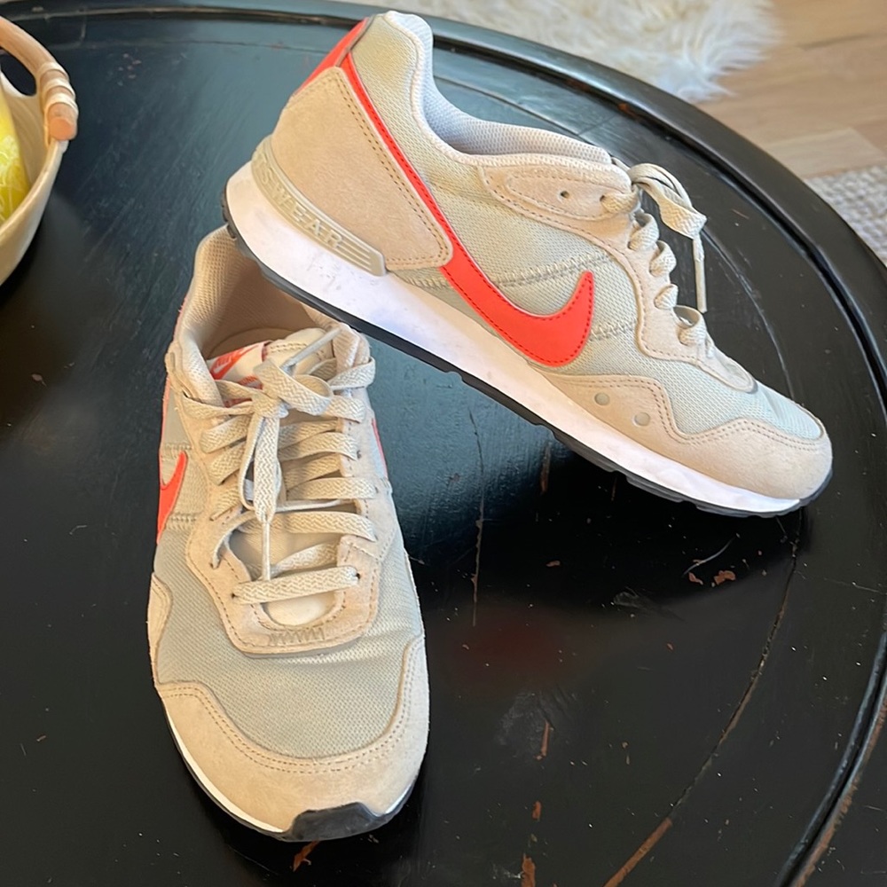 Nike Venture size:8.5